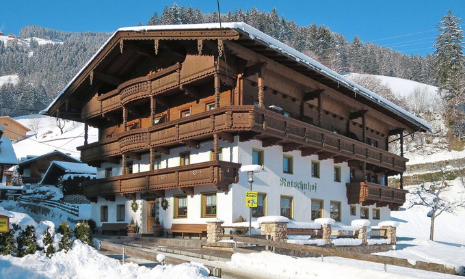 Schwendau Apartment | Cosy apartment for 24 guests with WIFI, TV, balcony and parking