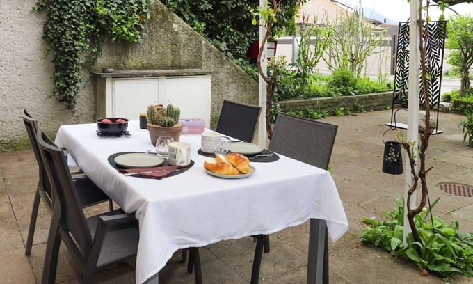 Bouveret Apartment | Cosy apartment for 2 people with WIFI, TV, terrace, pets allowed and panoramic view