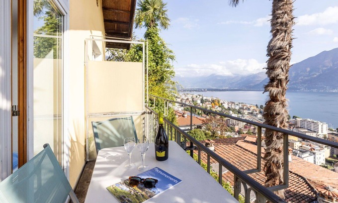 Orselina Apartment | Cosy apartment for 2 guests with WIFI and balcony