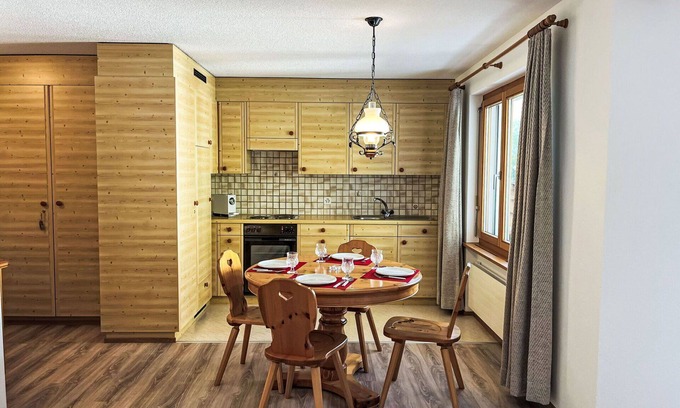 Grisons Apartment | Cosy apartment for 2 people with pool, WIFI, TV, balcony, pets allowed and panoramic view