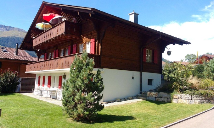 Lenk Apartment | Cosy apartment for 2 people with WIFI, TV, balcony, pets allowed and parking