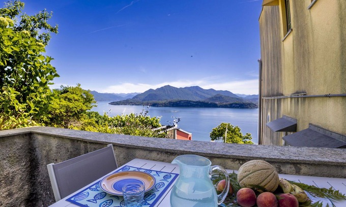 Belgirate Apartment | Cosy apartment for 3 guests with WIFI, TV and terrace