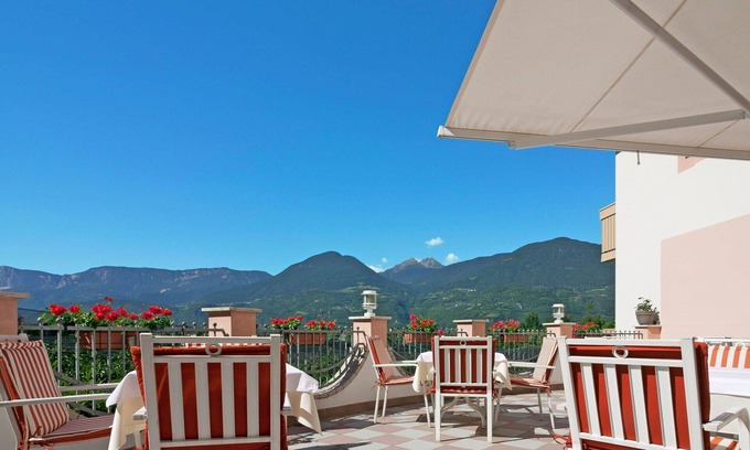 Postal Apartment | Cosy apartment for 3 guests with WIFI, A/C, hot tub, pool, TV, balcony and pets allowed