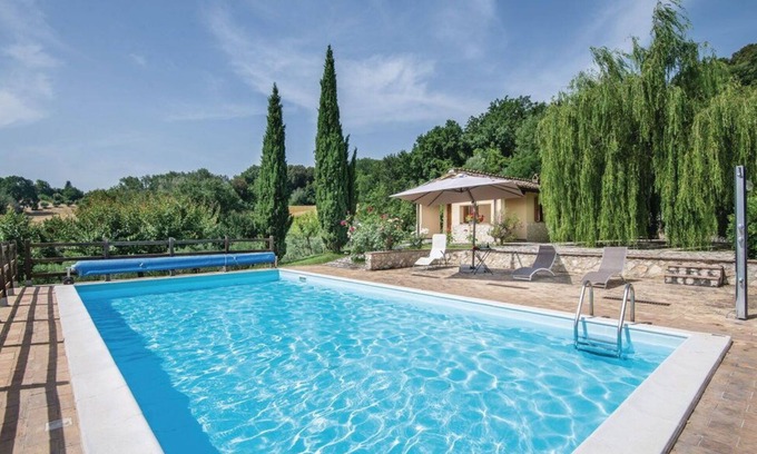 Fornole Apartment | Cosy apartment for 3 people with pool, A/C, WIFI, TV, panoramic view and parking