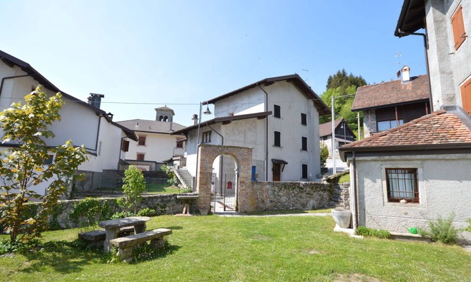 Raveo Apartment | Cosy apartment for 3 people with WIFI, TV, patio and parking