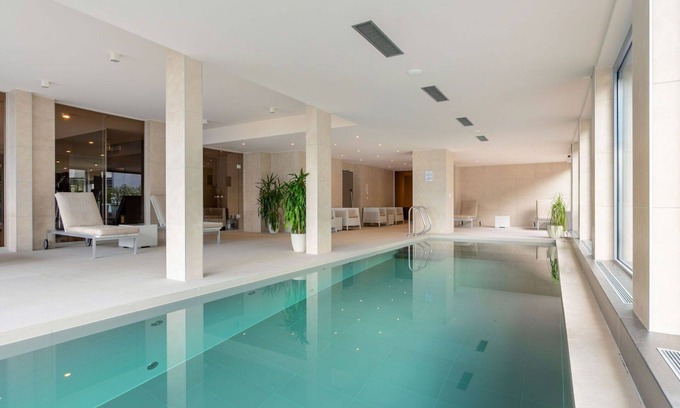 Montreux Apartment | Cosy apartment for 4 guests with WIFI, hot tub, pool, A/C, TV, balcony, panoramic view and parking