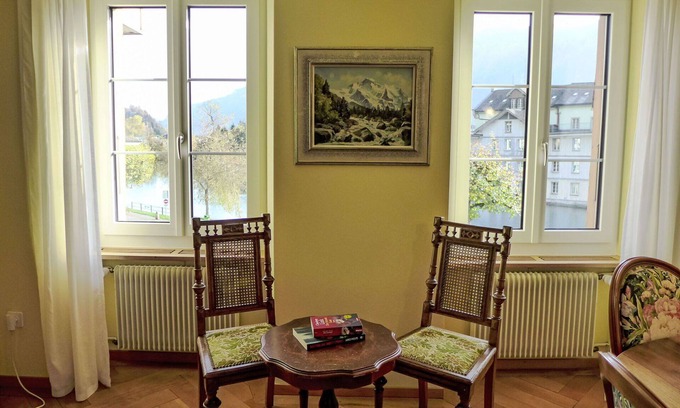 Unterseen Apartment | Cosy apartment for 4 guests with WIFI, TV and patio