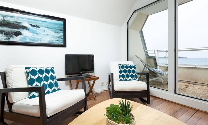 Lancieux Apartment | Cosy apartment for 4 guests with WIFI and balcony