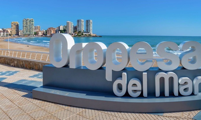 Cabanes Apartment | Cosy apartment for 4 guests with pool, WIFI, A/C, TV and terrace