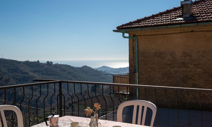 Vasia Apartment | Cosy apartment for 4 guests with WIFI, TV, balcony, pets allowed and parking