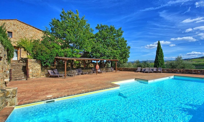 Montalcino Apartment | Cosy apartment for 4 guests with A/C, pool, TV, pets allowed and panoramic view