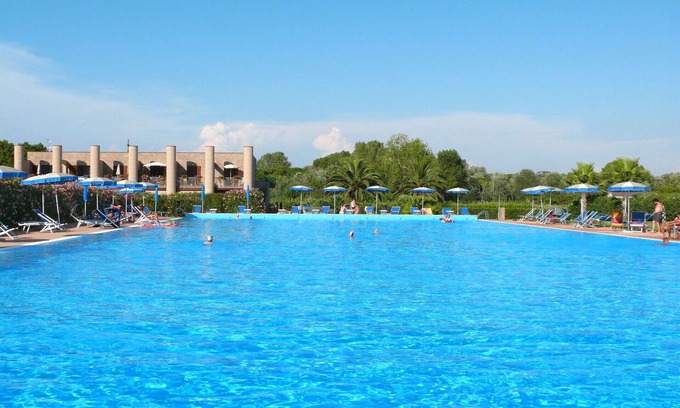 Tirrenia Apartment | Cosy apartment for 4 guests with WIFI, A/C, pool, TV, terrace and pets allowed