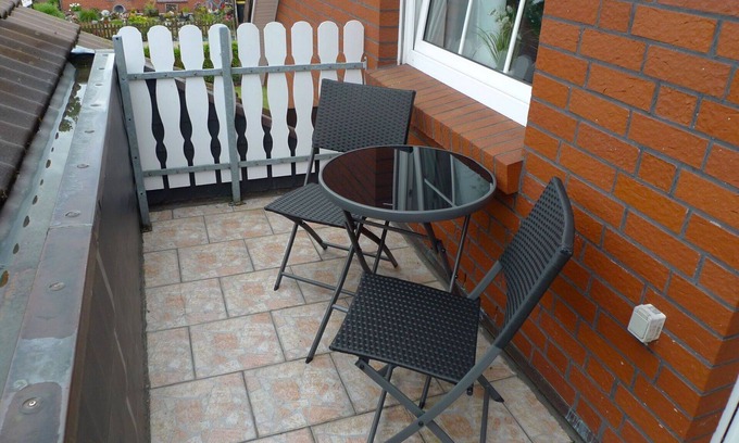 Osteel Apartment | Cosy apartment for 4 people with WIFI, TV, balcony and parking