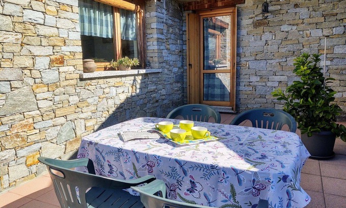 Colico Apartment | Cosy apartment for 4 people with WIFI, TV and patio