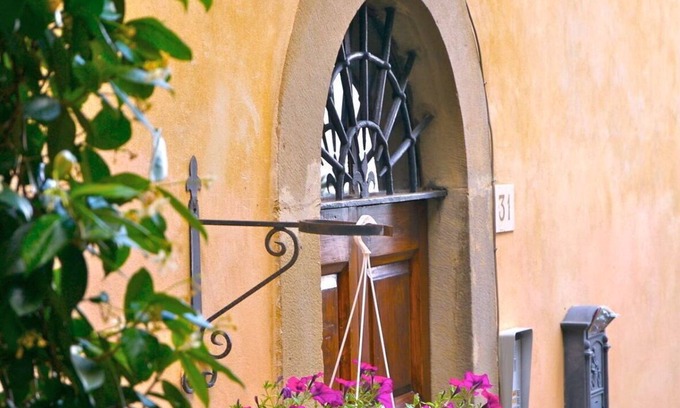 Cortona Apartment | Cosy apartment for 4 people with A/C, WIFI, hot tub, TV and panoramic view