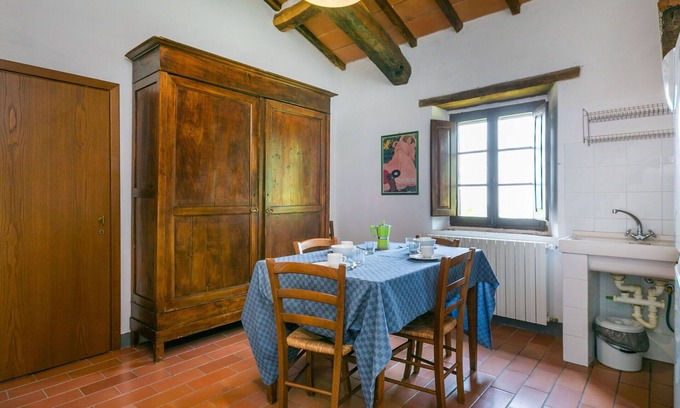 Pescia Apartment | Cosy apartment for 4 people with WIFI, pool, TV, patio and pets allowed