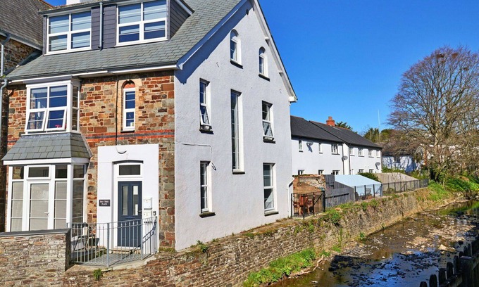 Stratton Apartment | Cosy apartment for 4 people with WIFI and pets allowed