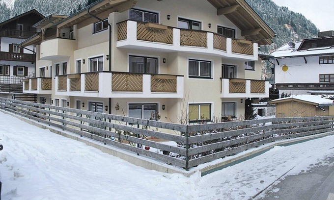 Mayrhofen Apartment | Cosy apartment for 5 people with WIFI, TV, balcony, pets allowed and parking