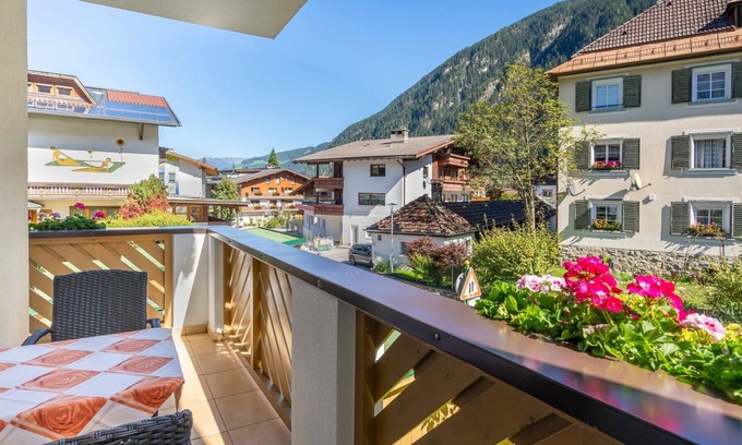 Mayrhofen Apartment | Cosy apartment for 5 people with WIFI, TV, balcony, pets allowed and parking