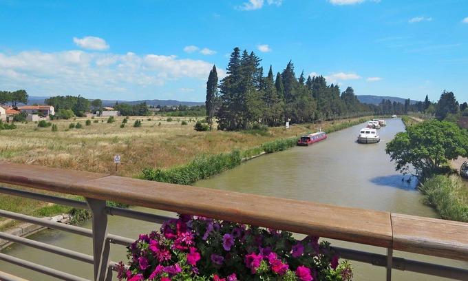 Azille Apartment | Cosy apartment for 5 guests with WIFI, pool, TV, terrace and pets allowed
