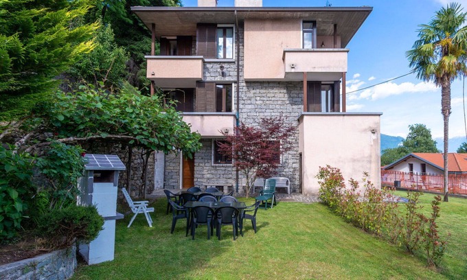 Gera Lario Apartment | Cosy apartment for 5 people with WIFI, TV, patio and pets allowed
