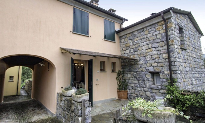 Cinque Terre Apartment | Cosy apartment for 5 people with pool, WIFI, TV and patio