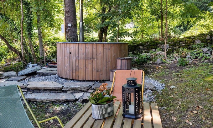 Dorio Apartment | Cosy apartment for 5 people with WIFI, hot tub, patio and pets allowed