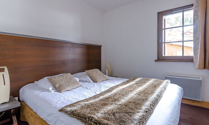 Les Gets Apartment | Cosy apartment for 6 people with WIFI, pool, TV, terrace and pets allowed