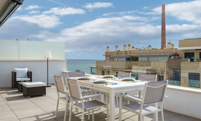 Carretera de Cadiz Apartment | Cosy apartment for 6 guests with WIFI, A/C, pool, TV, terrace and parking