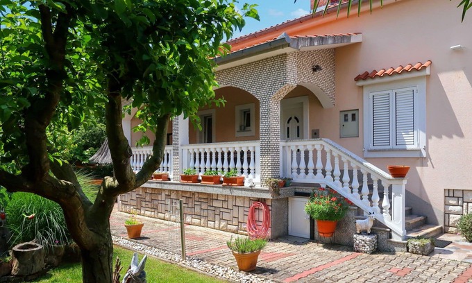 Marsici Apartment | Cosy apartment for 6 people with A/C, WIFI, TV, patio, pets allowed and parking
