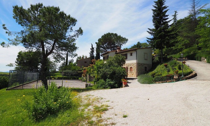 San Gimignano Apartment | Cosy apartment for 6 people with WIFI, pool, panoramic view and parking, close to San Gimignano
