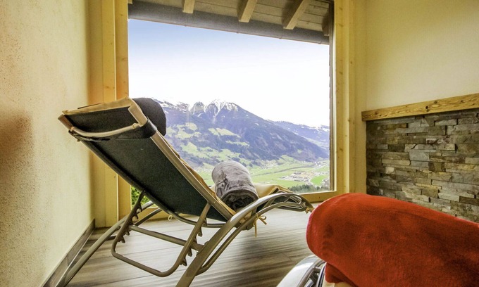 Fuegenberg Apartment | Cosy apartment for 20 guests with WIFI, TV and balcony