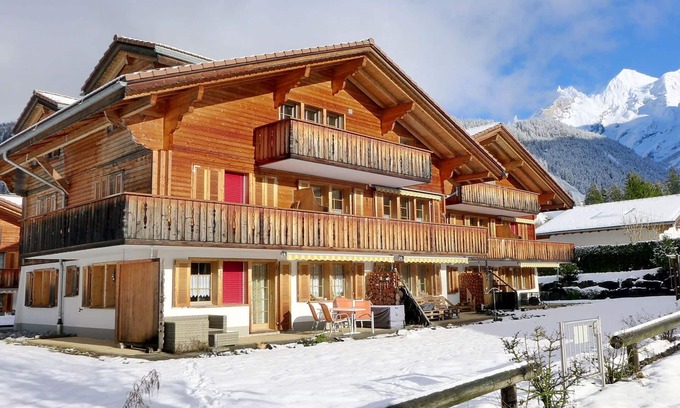Kandersteg Apartment | Cosy apartment for 4 people with WIFI, TV, terrace and panoramic view