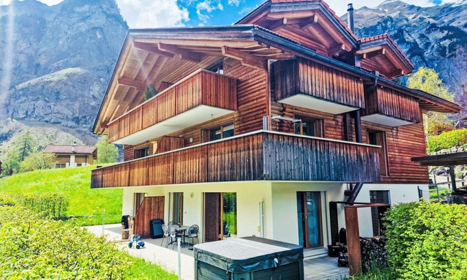 Blausee Apartment | Cosy apartment for 3 people with hot tub, WIFI, TV, terrace and panoramic view