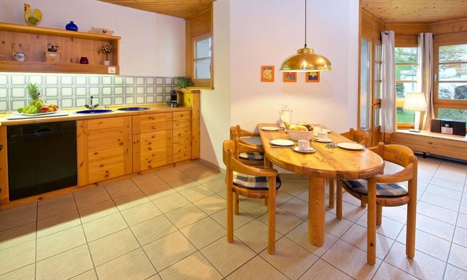 Lenzerheide Apartment | Cosy apartment for 2 people with pool, TV, balcony and pets allowed