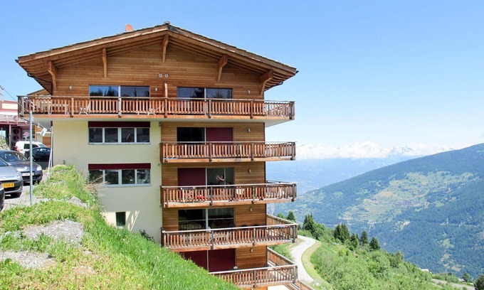 Vex Apartment | Cosy apartment for 8 guests with hot tub, WIFI, TV and balcony