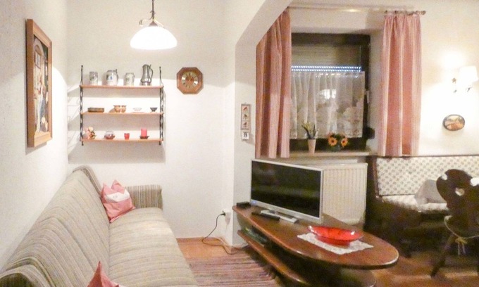 Arrach Apartment | Cosy apartment for 2 people with WIFI, TV, terrace, pets allowed and parking