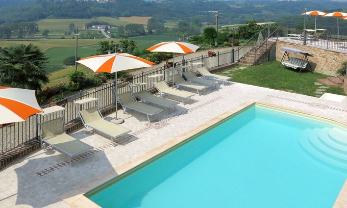 Cossombrato Apartment | Cosy apartment for 4 people with WIFI, pool, A/C, TV, patio and pets allowed