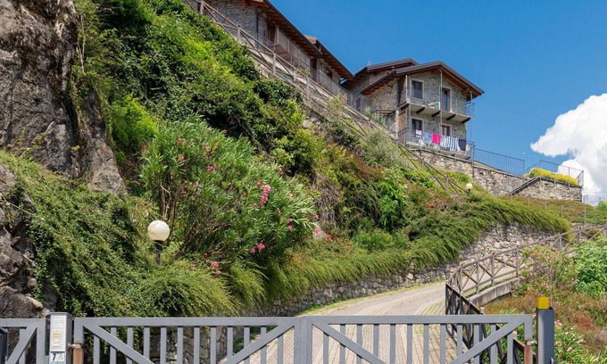 Gera Lario Apartment | Cosy apartment for 4 guests with WIFI, balcony, pets allowed and panoramic view