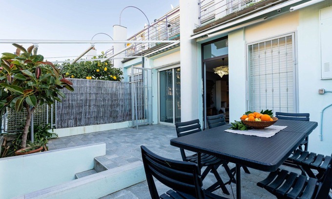 Ospedaletti Apartment | Cosy apartment for 4 people with WIFI, TV, terrace, pets allowed and panoramic view
