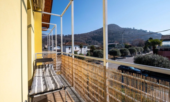 Brolo Apartment | Cosy apartment for 5 people with pool, WIFI, TV, terrace and pets allowed