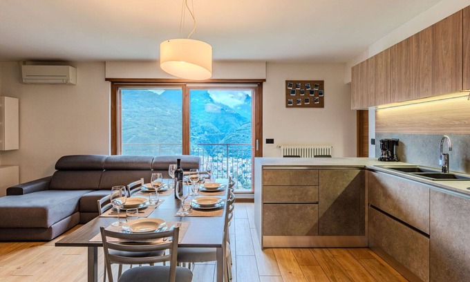 Morbegno Apartment | Cosy apartment for 6 guests with WIFI, A/C, TV, patio and pets allowed