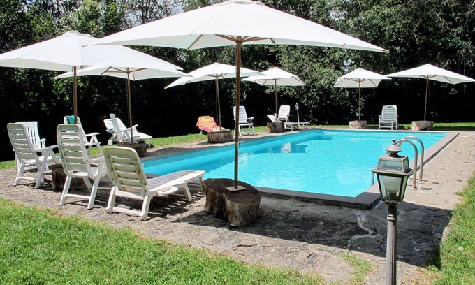 Bagnoregio Villa | Cosy apartment in villa for 8 guests with WIFI, pool, TV, patio and pets allowed