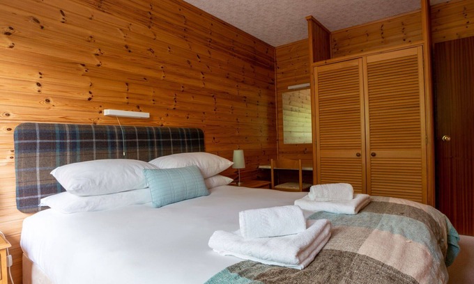 Drumnadrochit House | Cosy apartment in villa for 6 guests with WIFI, TV, patio and panoramic view