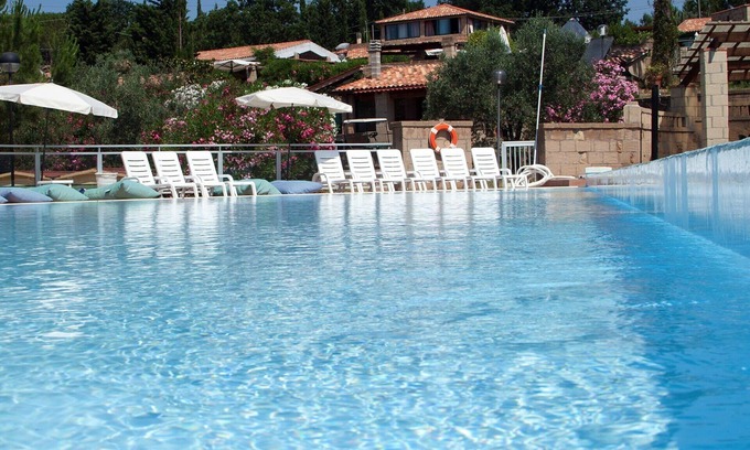 Guardistallo House | Cosy apartment in villa for 5 guests with pool, terrace and pets allowed