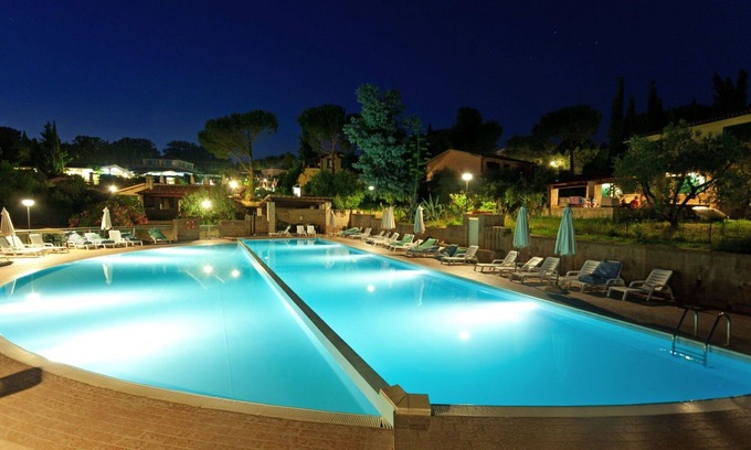 Guardistallo House | Cosy apartment in villa for 4 guests with pool, terrace and pets allowed