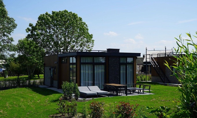 Vleteren House | Cosy apartment in villa for 4 guests with WIFI, TV and terrace