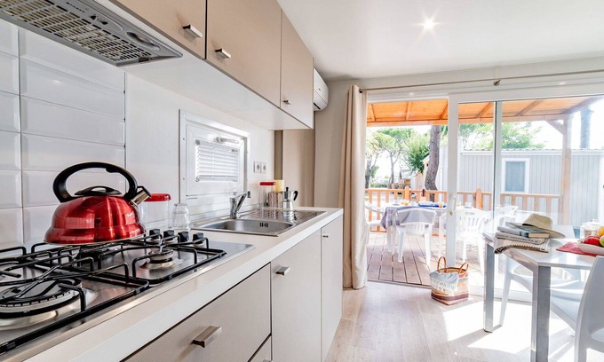 Cavallino-Treporti House | Cosy apartment in villa for 6 guests with A/C, pool, WIFI, TV and terrace