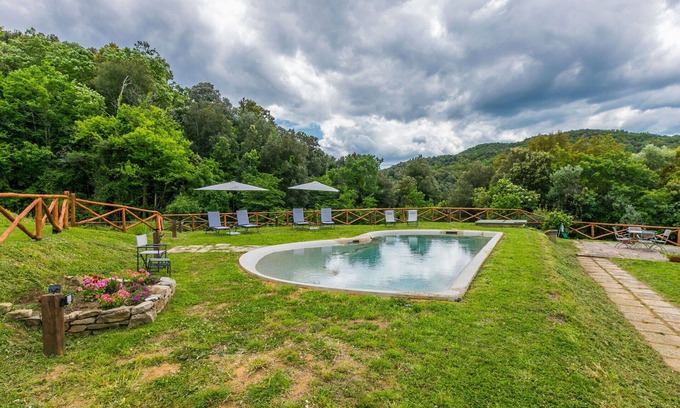 Castagneto Carducci Villa | Cosy apartment in villa for 4 people with WIFI, pool, A/C, TV, pets allowed and parking
