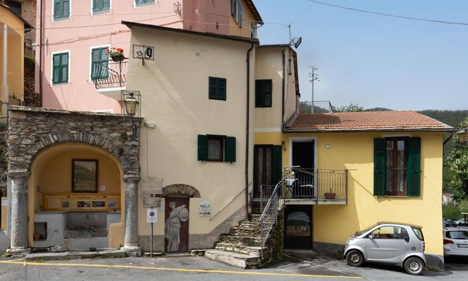 Valloria House | Cosy apartment in villa for 4 people with WIFI, TV, patio and pets allowed